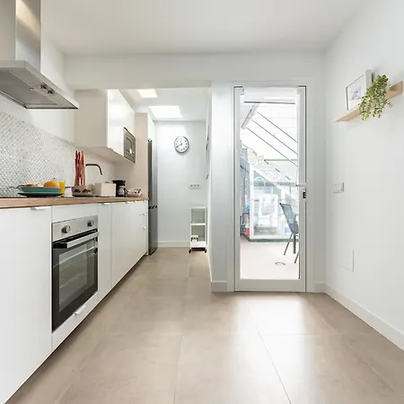 In Malaga With Terrace 丰希罗拉