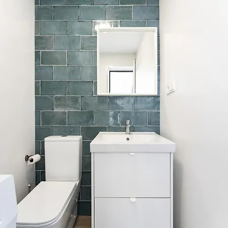 In Malaga With Terrace 度假居