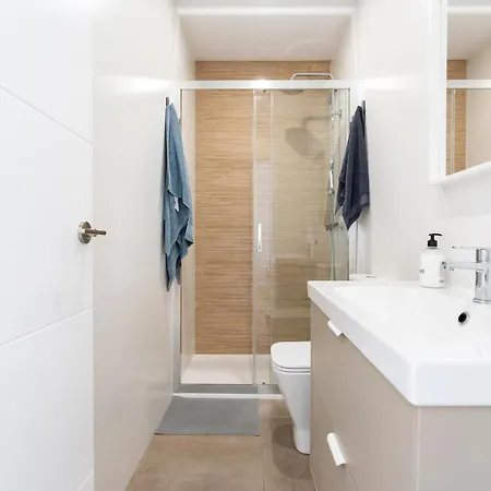 In Malaga With Terrace 度假居 丰希罗拉